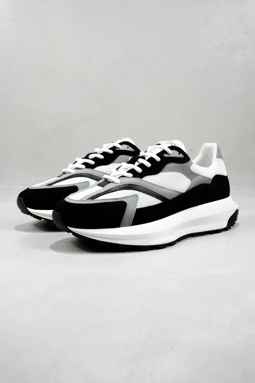 Capo OMNI Trainer - Black/White