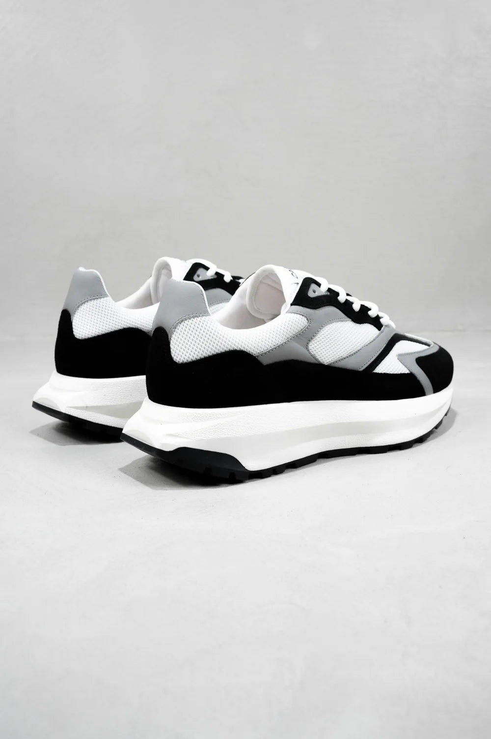 Capo OMNI Trainer - Black/White