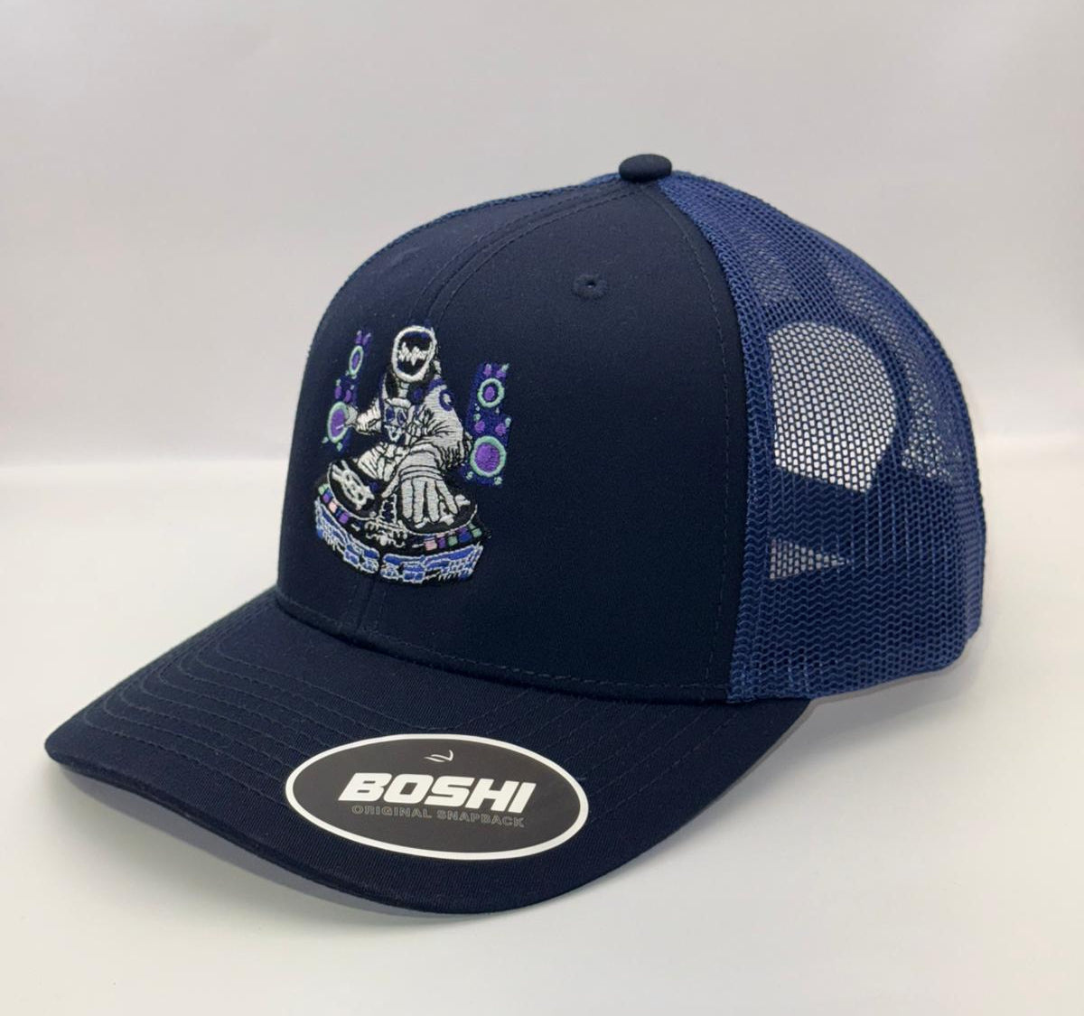 Navy blue cap with mesh back and 'Boshi' logo on a white surface