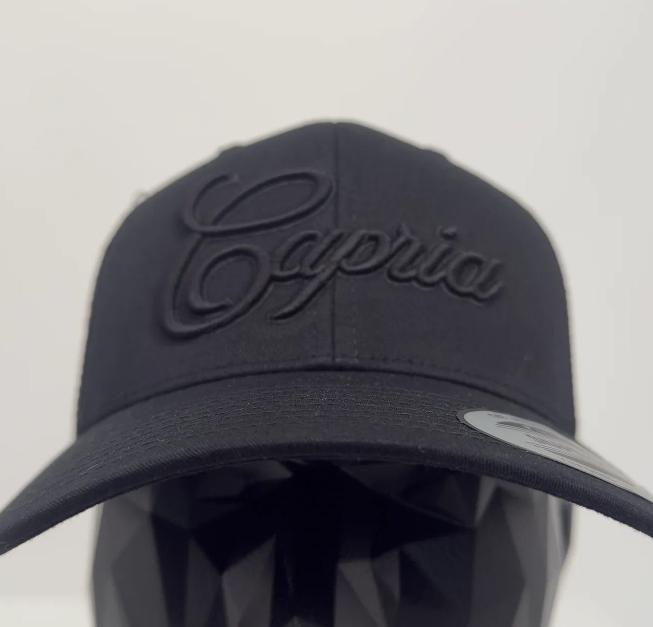 Capria Cap - Black/Black